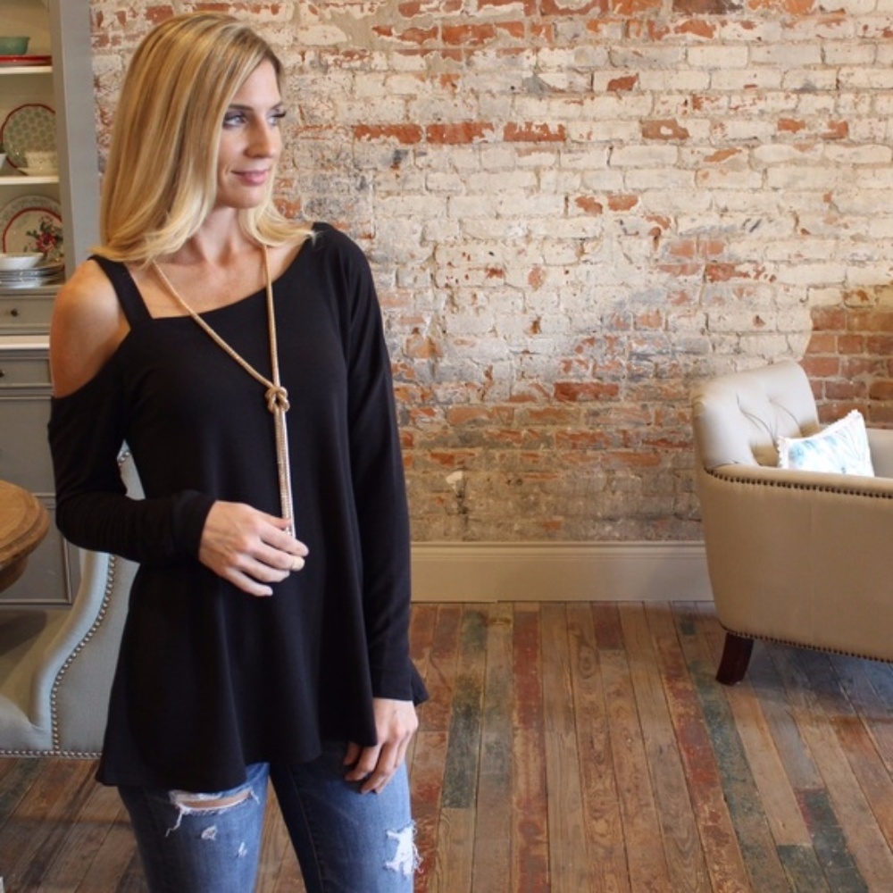 Black long sleeve top with single strap sleeve - Picture 2 of 3