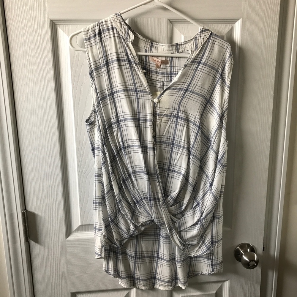 Skies Are Blue Hi Lo Button down tank. Size Large.