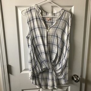 Skies Are Blue Hi Lo Button down tank. Size Large.