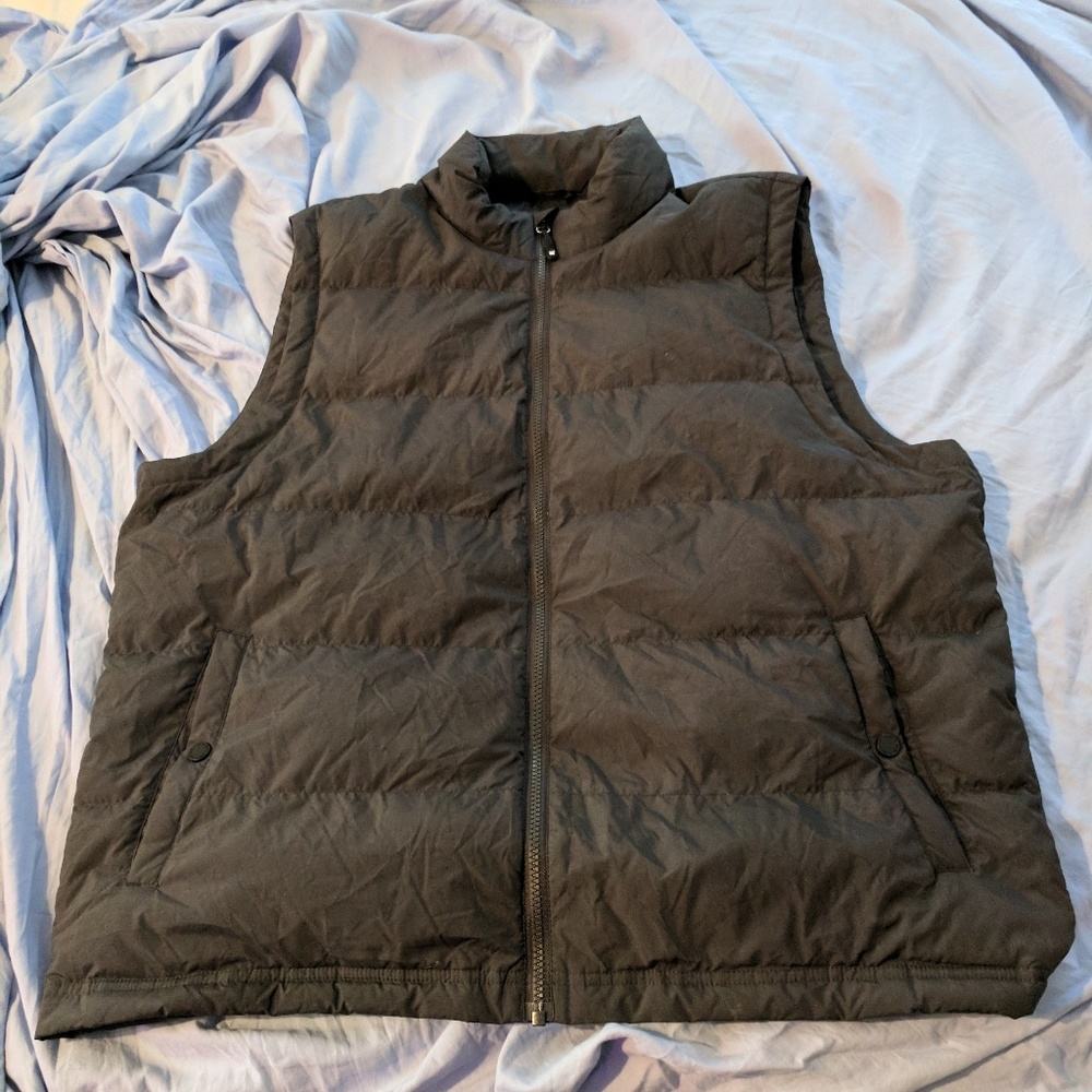 Mens packable down vest