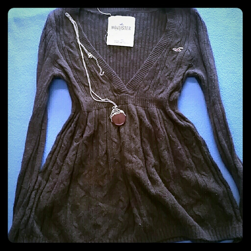 Brown Hollister sweater size medium