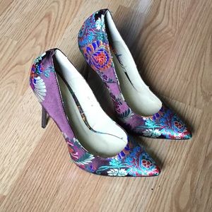Asian floral pump
