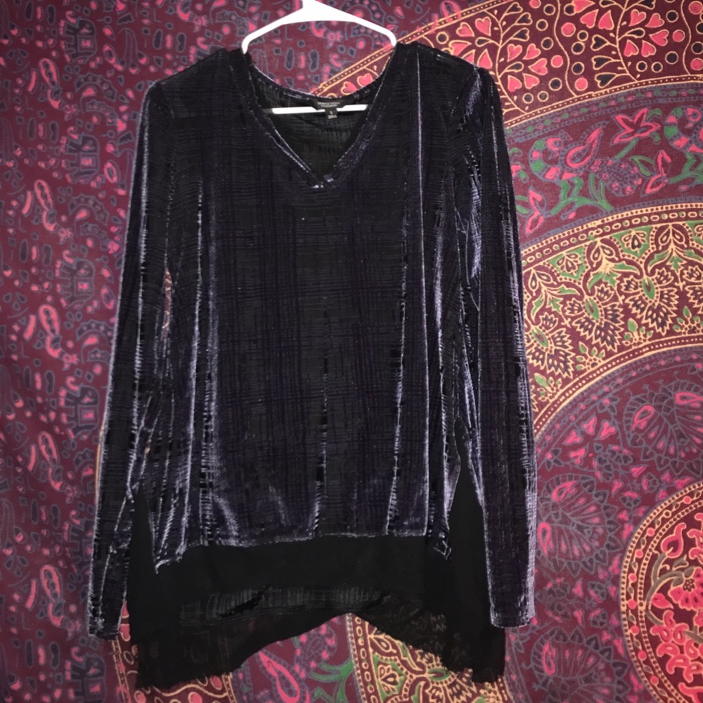 SALE Simply Vera velvet long sleeve top size small