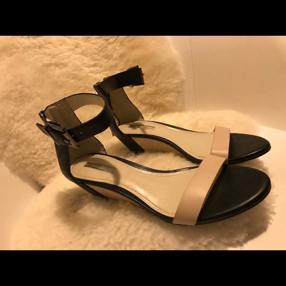 Pre-loved BCBG wedges sandal