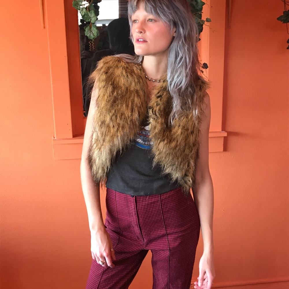 Donna Salyers Fabulous Furs
Faux Tipped Fox vest