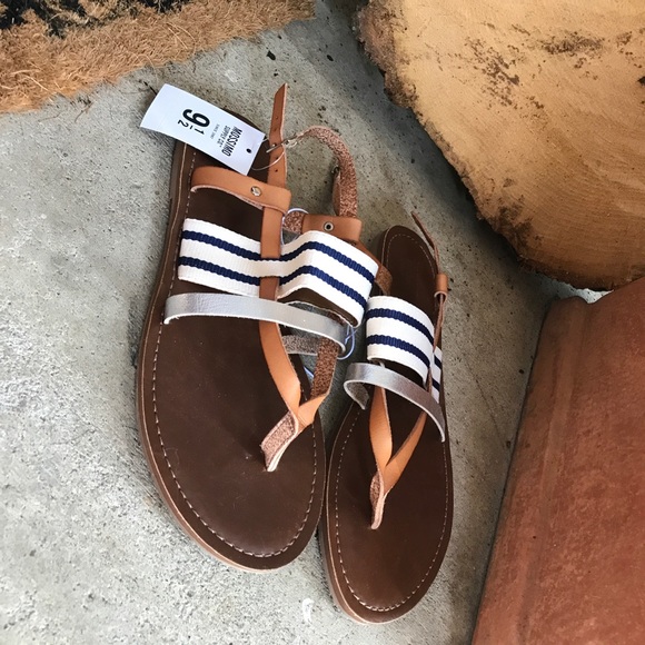 Sandals - Picture 1 of 3