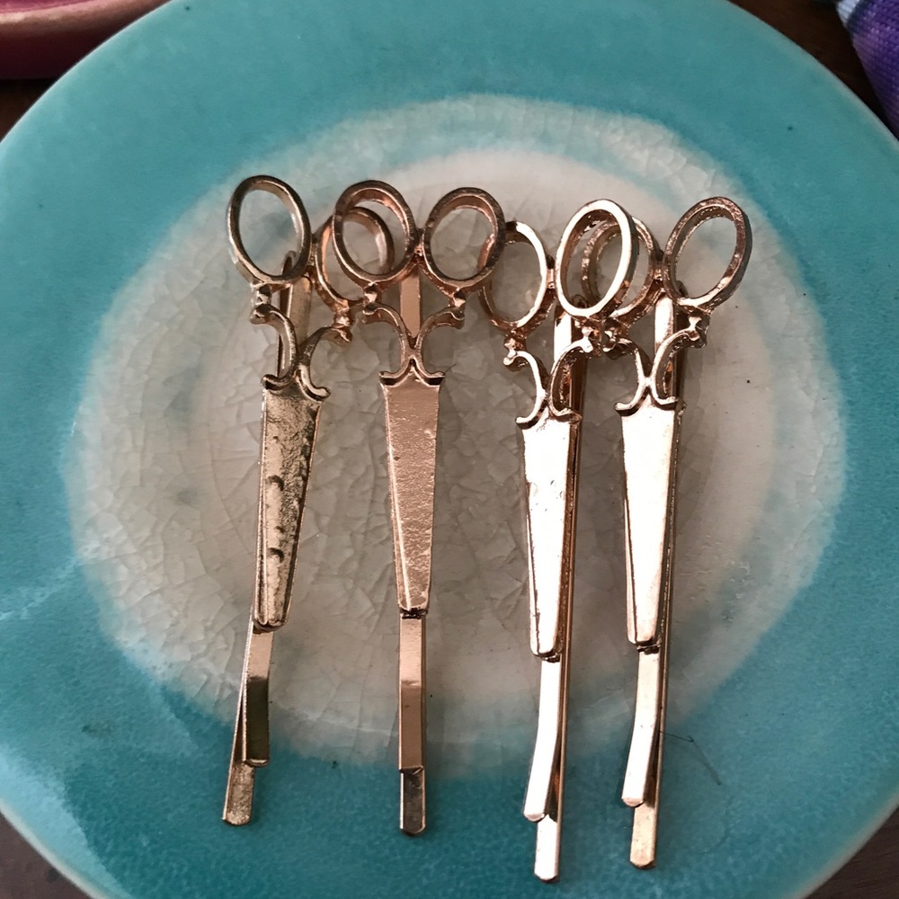 SCISSOR BOBBY PINS GOLD 4 each