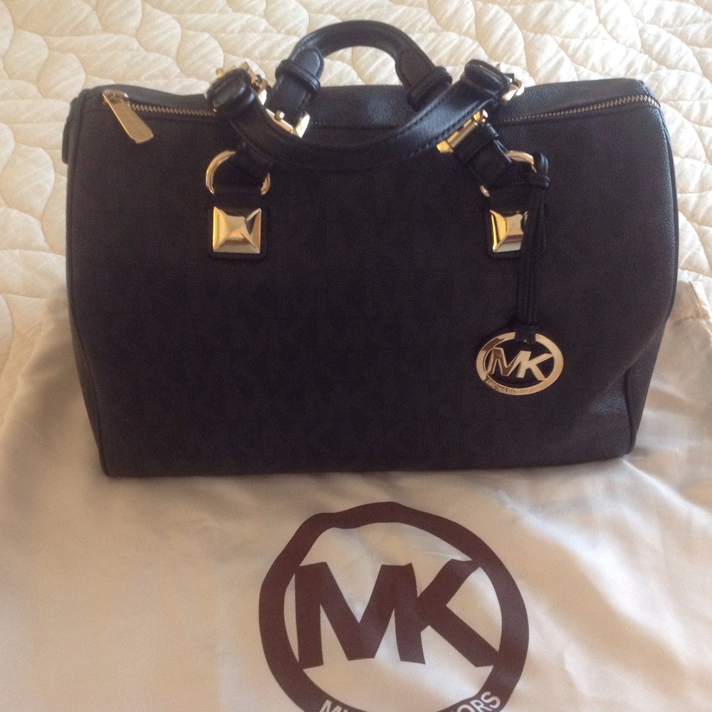 (SOLD) Michael Kors Grayson Signature Satchel
