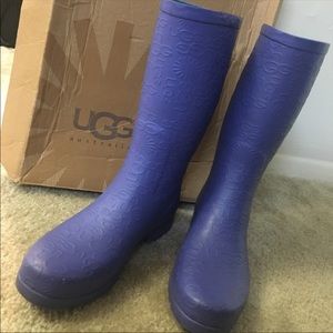 Ugg logo rain boots