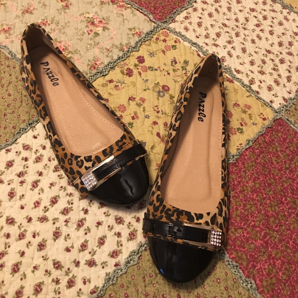 Animal print black tip flats size 8