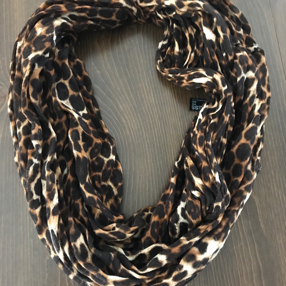 Leopard scarf