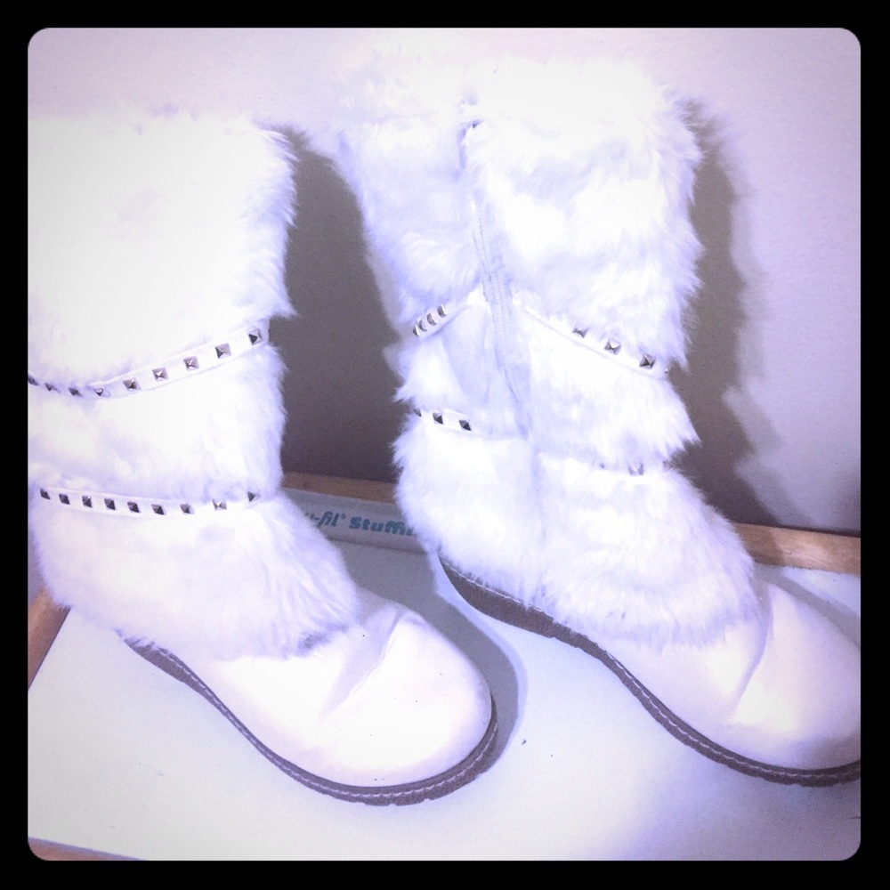 White boots size big girl 4