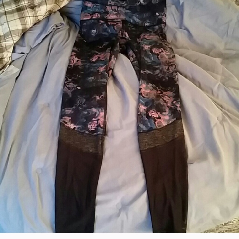 Lululemon floral leggings w/ mesh bottoms