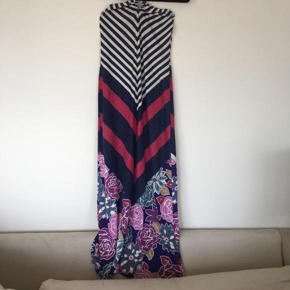 Romeo & Juliet Couture Dresses & Skirts - Romeo and Juliet maxi dress