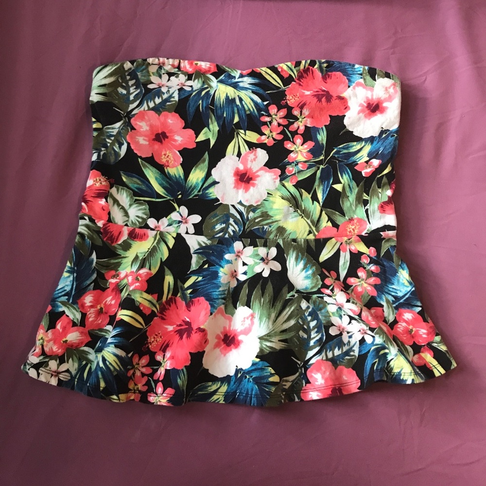 Express topical print tube top.