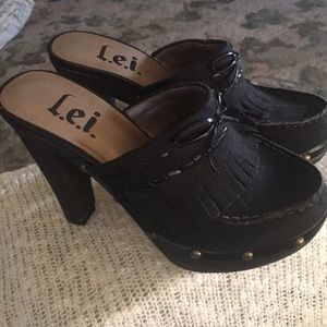 L.e.i. Black clogs