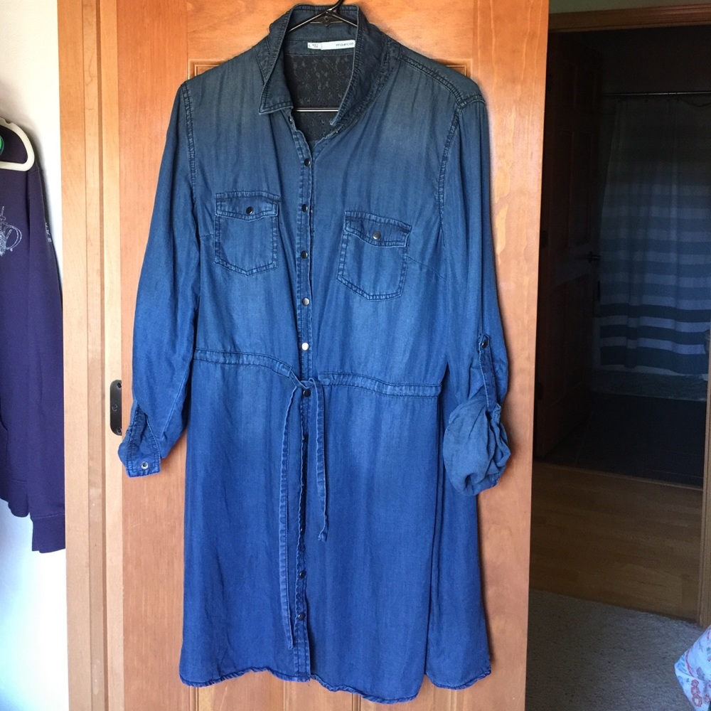 Size large button down denim dress