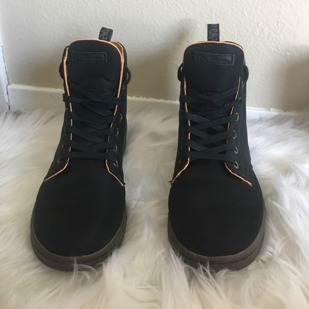 DOC MARTEN BOOTS