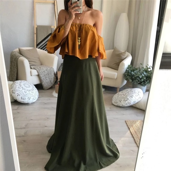 SALE! Tan color! Off shoulder crop top - Picture 3 of 3