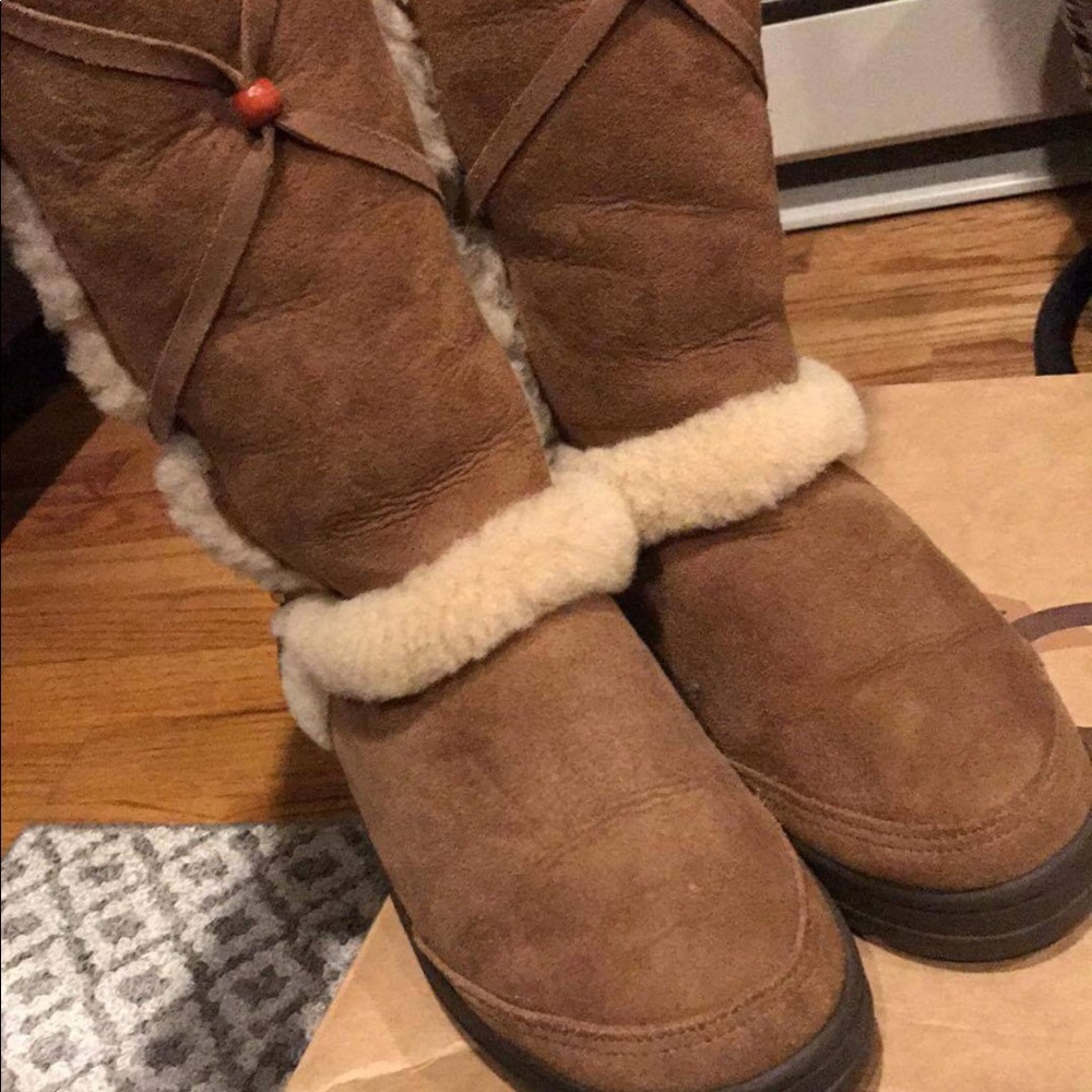Women’s tall fur Indian style boot.