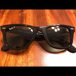 Ray ban Wayfarer Classic Polarized Sunglasses