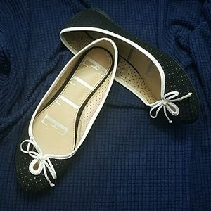 Size 8 black/ white ballet flats