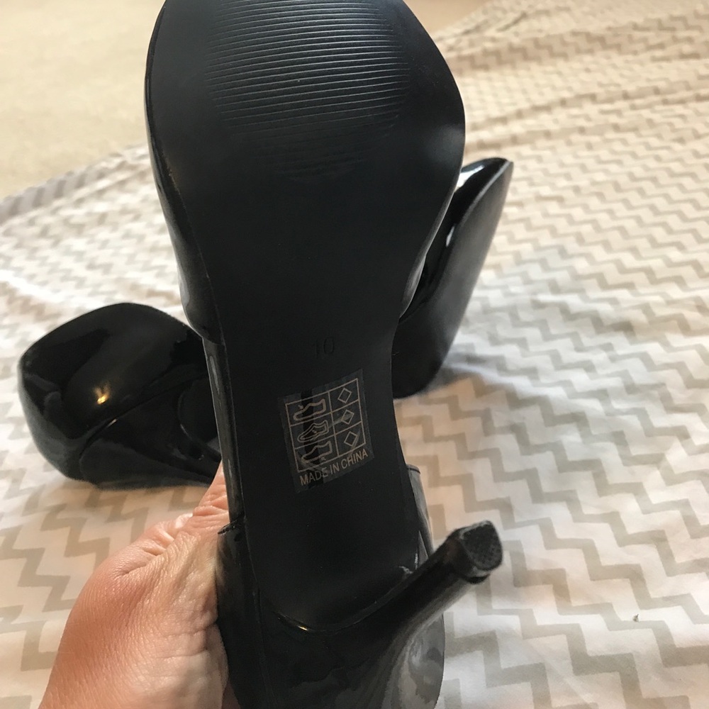 Black heels - Picture 3 of 4