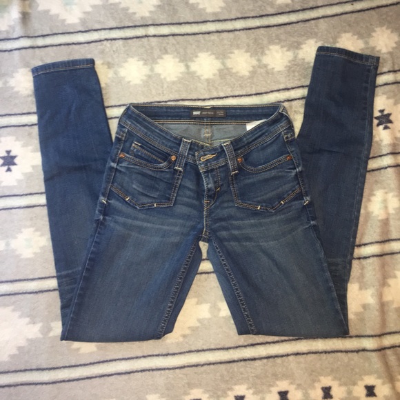 CLOSET CLOSING - Picture 2 of 4