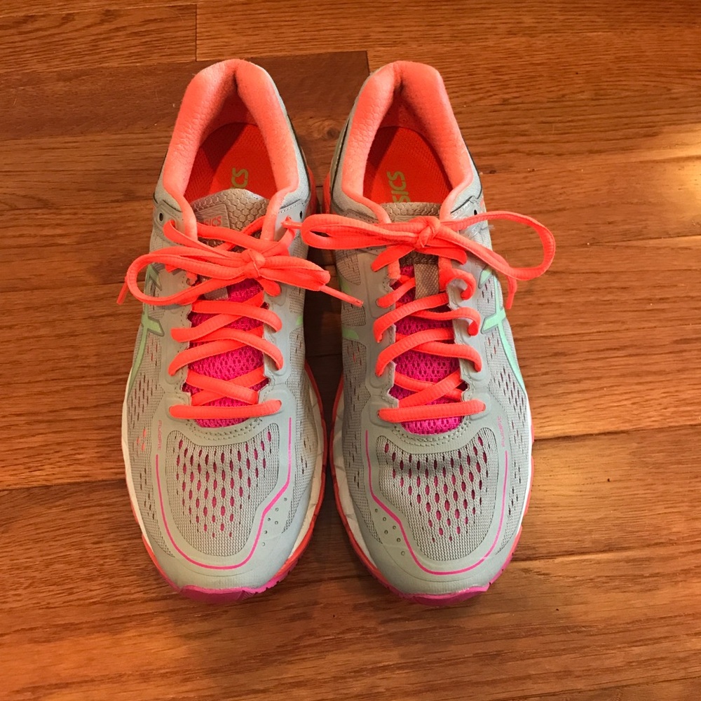 LIKE NEW- WORN LESS THAN 5 TIMES- ASICS SNEAKERS