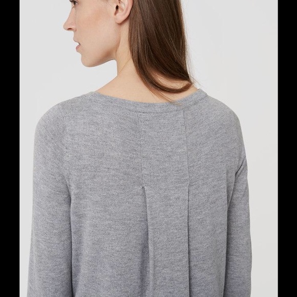 Ann Taylor Loft back pleat sweater. - Picture 4 of 8