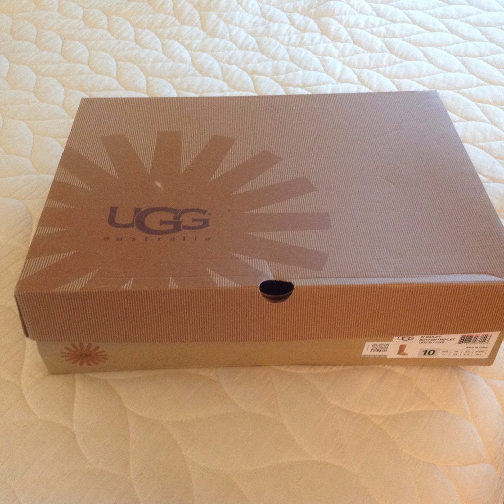 UGG Bailey Button Triplet - Chestnut Size 10 New