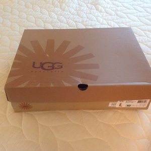 UGG Bailey Button Triplet - Chestnut Size 10 New