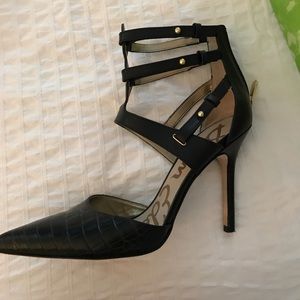 Falls closed toe heel!!