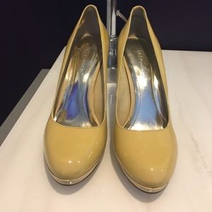 Bcbg generation chai platform pumps