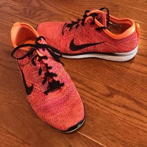 NIKE FLYKNIT FREE RUNS
