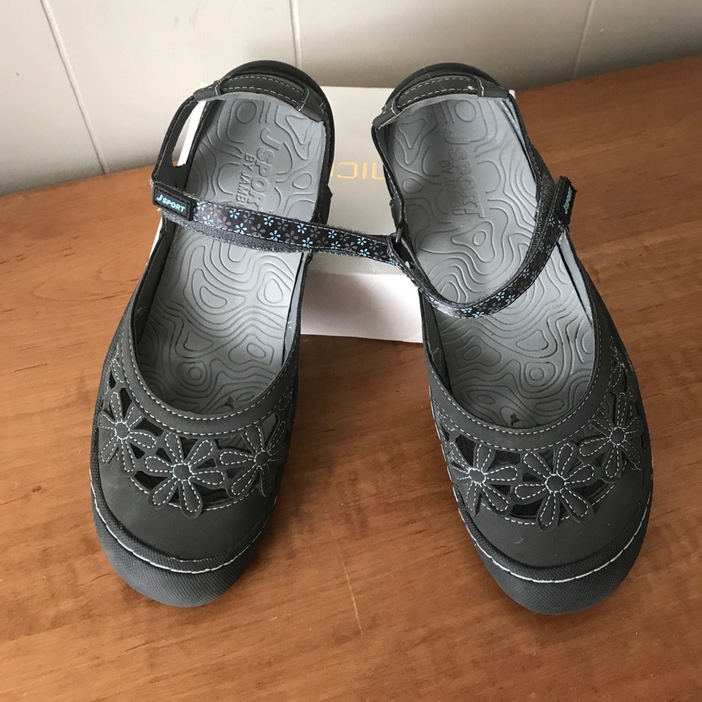 Almost new j sport sandals/shoes