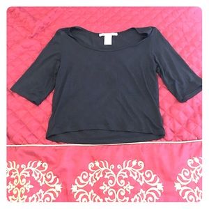 Black half-sleeve crop top
