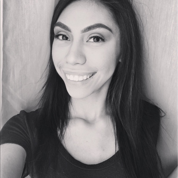 Meet your Posher, Gricelda - Picture 1 of 1