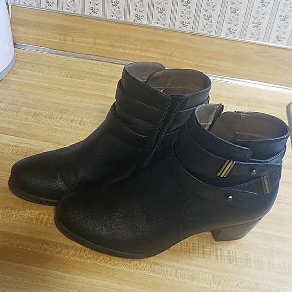 naturalizer black ankle boots