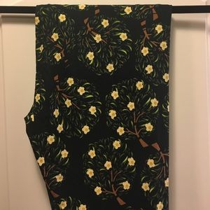LuLaRoe Tall Curvy TC Leggings