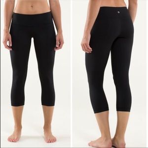 Lululemon Wunder Under Crop Blk size 6