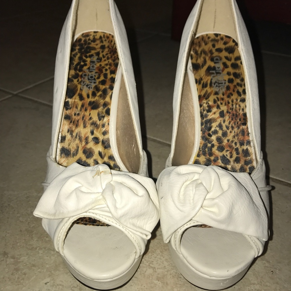 Beige heels