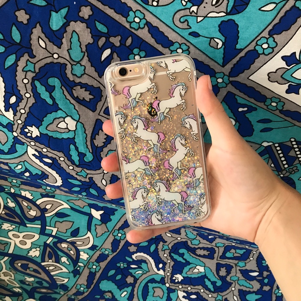 A phone case with unicorns for the iPhone 6&6s
