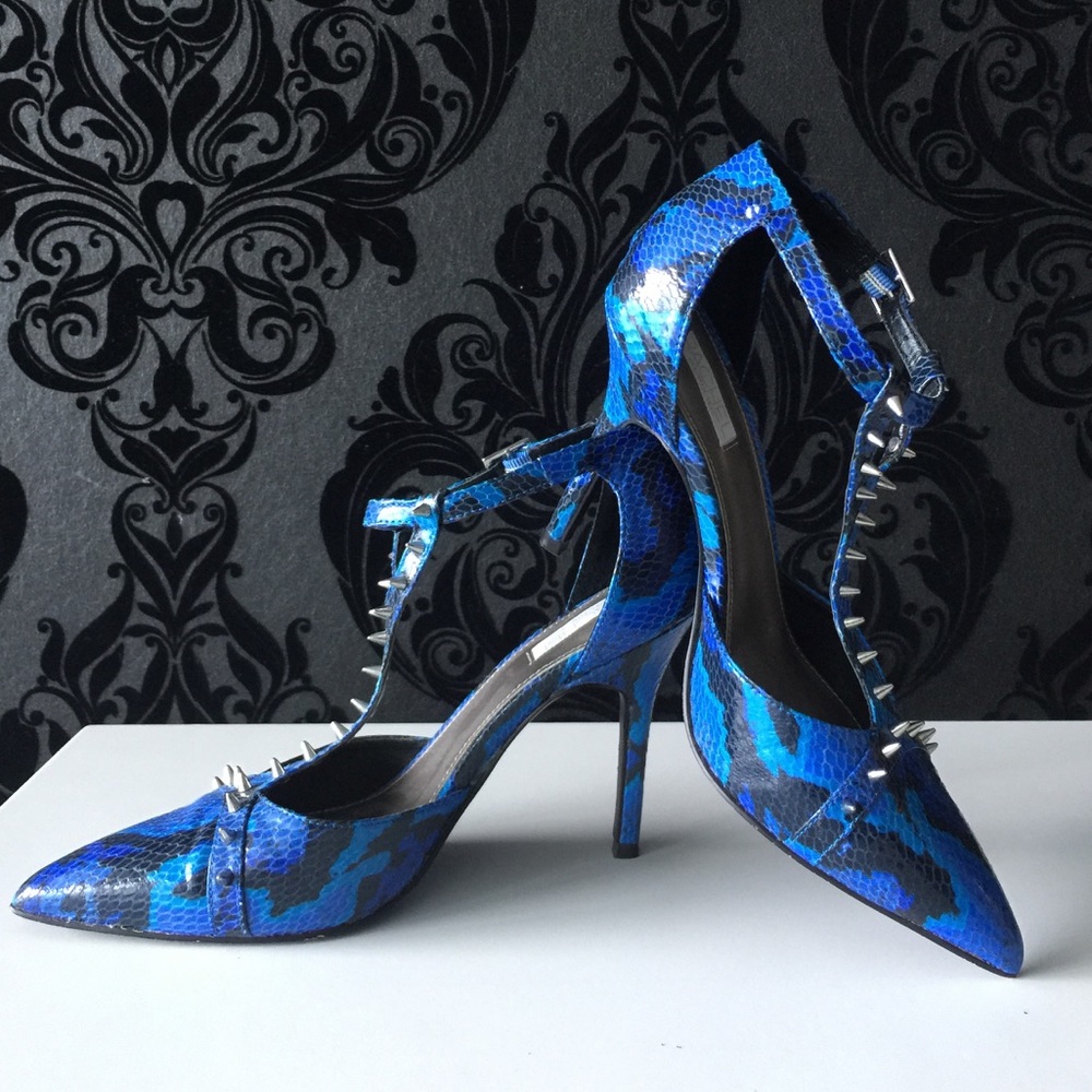 🎈SOLD🎈Rachel Roy_Python embraced studded