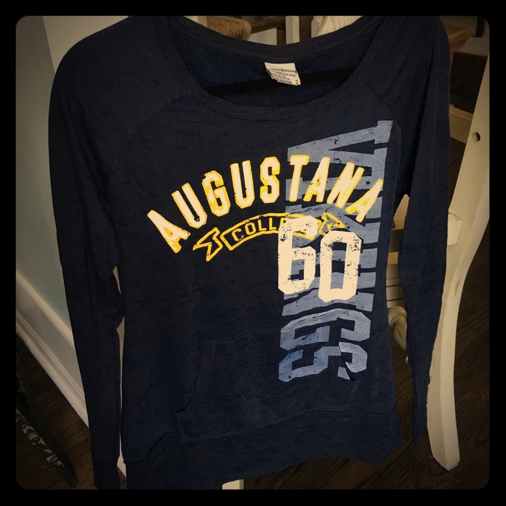 Vintage navy tee with pocket