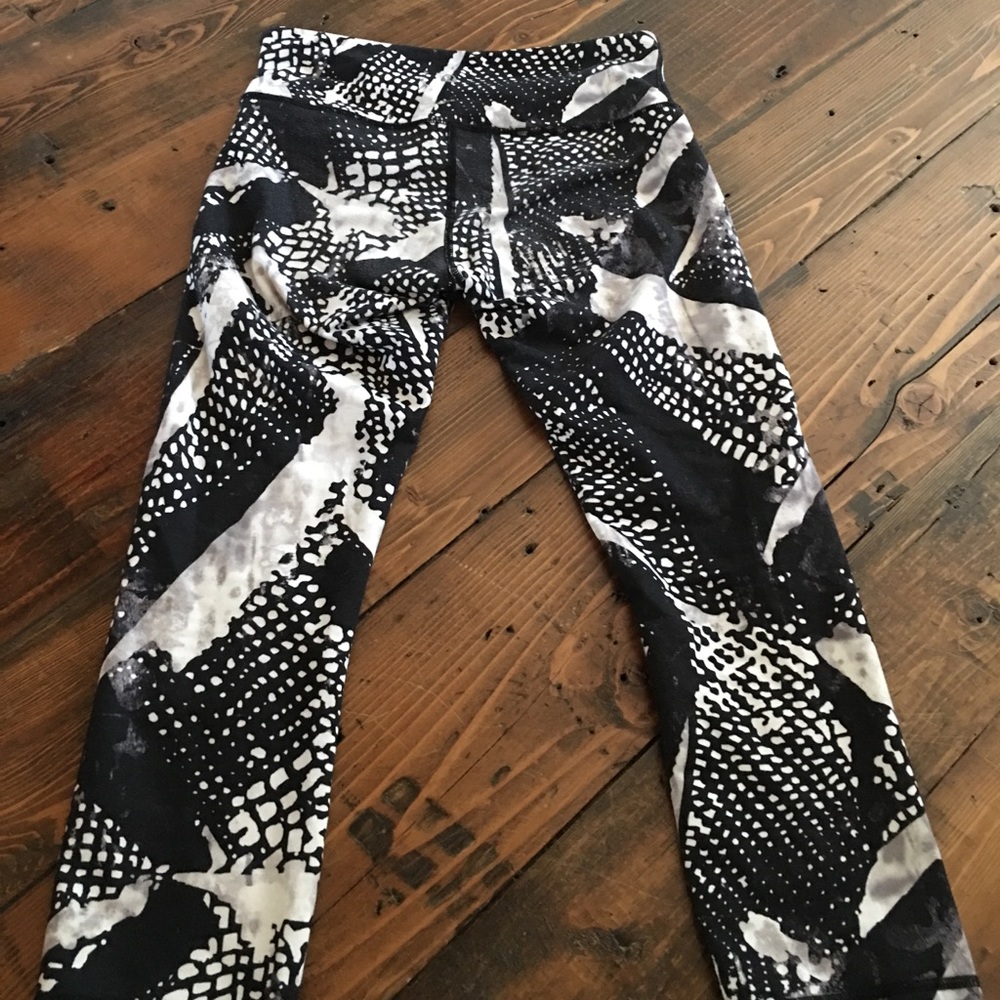 Lululemon Wunder Under Crops