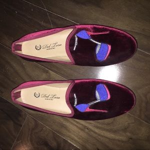 Velvet slippers with embroidery