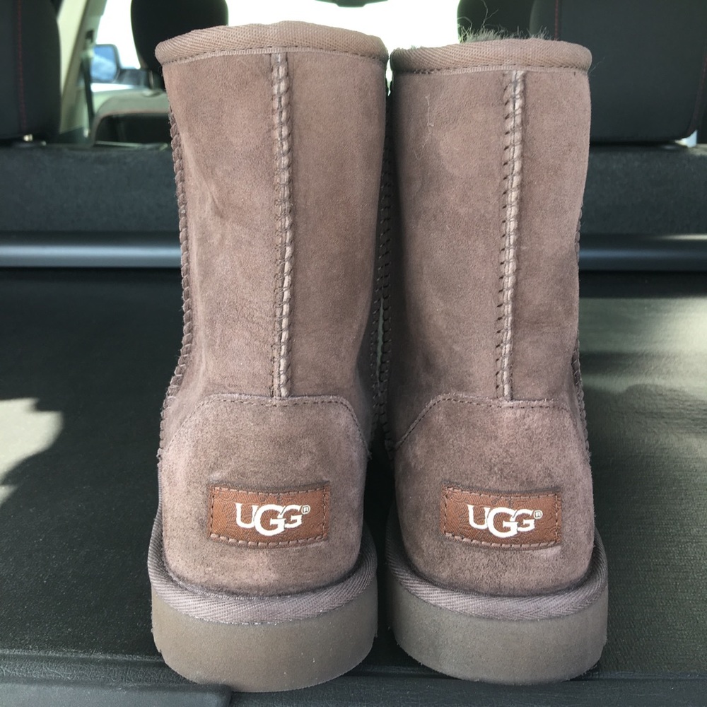 🍂BRAND NEW!!! 🍂🍁🍁FALL🍁🍁UGG Boots. Size 6. - Picture 2 of 8
