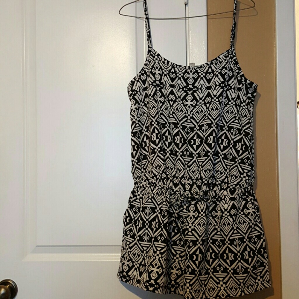 Women Shorts Romper by Threads 4 Thoughts Sz M