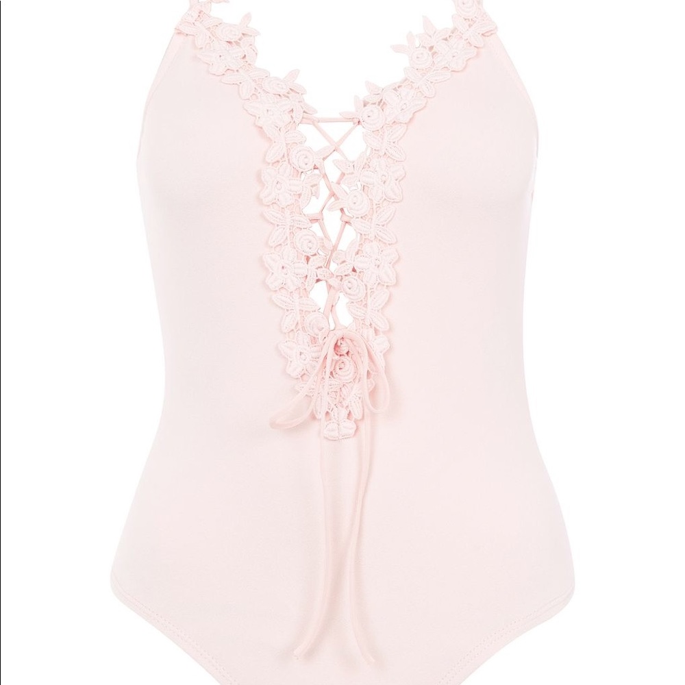 Floral appliqué body suit 🎀 - Picture 2 of 4